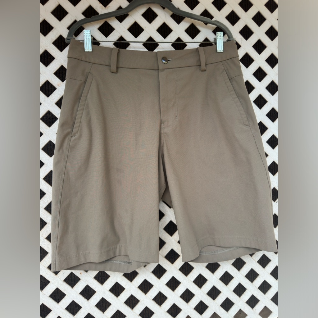 Preowned Lululemon Commission Mens 34 Shorts Grey Chino